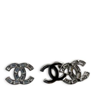 (Category: ) located in . Submitted by carousellluxury (Listing ID 1450031790, Image 1). Description: .