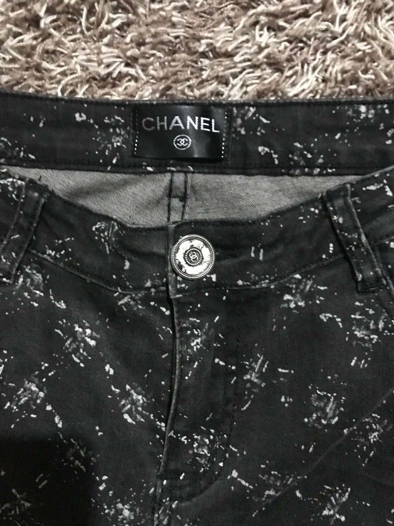 CHANEL COCO MARK BUTTON MATELASSE DENIM (Category: Jeans) located in Kitcharao. Submitted by ialyga08 (Listing ID 1453380205, Image 2). Description: Size: 26 Length: 37 Leg open: 8 Hem 6 Very Good Condition Complete tags.