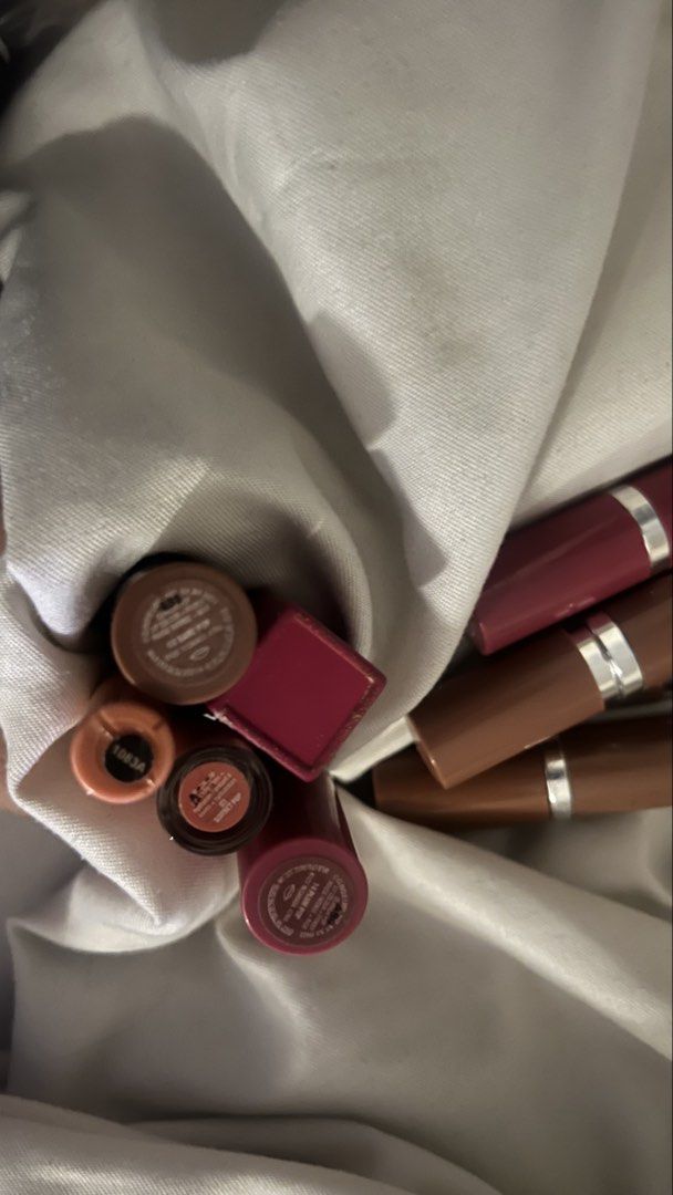 CLINIQUE Lipstick Bundle (Category: Makeup) located in Quezon City. Submitted by andiantonelli (Listing ID 1453412642, Image 2). Description: 7 lipsticks, 2 glosses from clinique. Shades shown in second pic. Most unused / swatched only. .