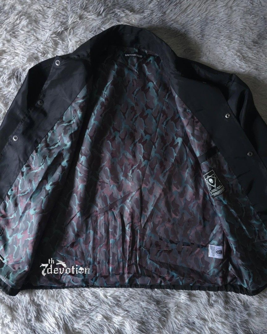 COACH JACKET [ID: UNTOUCHED UT117BK] y2k opium himekaji summer archive gyaru emo goth alt coquette doll shoujo whimsy milkmaid morikei vkei mcbling 2000s jirai (Category: Coats, Jackets and Outerwear) located in Manila. Submitted by 7thdevotion (Listing ID 1453305332, Image 3). Description: condition: great, preloved color & size: black, large 555 + free shipping via j&t ig: @7thdevotion.