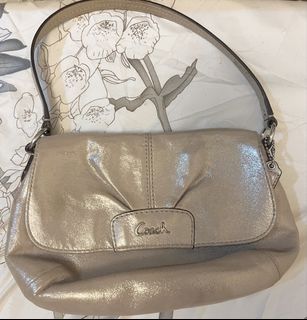 (Category: ) located in . Submitted by wardrobefinds101 (Listing ID 1453398170, Image 1). Description: .