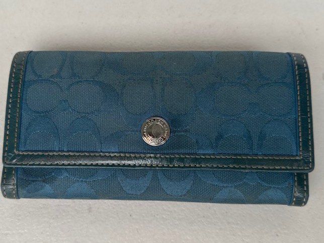 Coach Signature Tri-Fold Wallet (Category: Wallets & Card holders) located in Manila. Submitted by classywardrobemanila (Listing ID 1453281787, Image 1). Description: COACH Tri-fold Long Wallet Signature canvas blue GENUINE LEATHER Stitched billfold coin purse Width: Approximately 19 cm, Height: Approximately 9.5 cm As this is a used item, there are signs of scuffing on the edges and the dirt on some areas but in general it is still in great cond