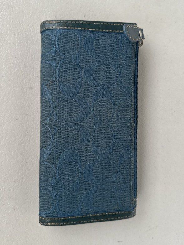 Coach Signature Tri-Fold Wallet (Category: Wallets & Card holders) located in Manila. Submitted by classywardrobemanila (Listing ID 1453281787, Image 2). Description: COACH Tri-fold Long Wallet Signature canvas blue GENUINE LEATHER Stitched billfold coin purse Width: Approximately 19 cm, Height: Approximately 9.5 cm As this is a used item, there are signs of scuffing on the edges and the dirt on some areas but in general it is still in great cond
