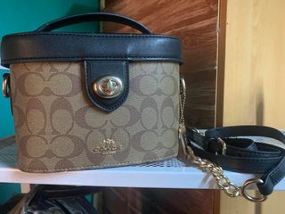 (Category: ) located in . Submitted by fiverose86 (Listing ID 1453340007, Image 1). Description: .