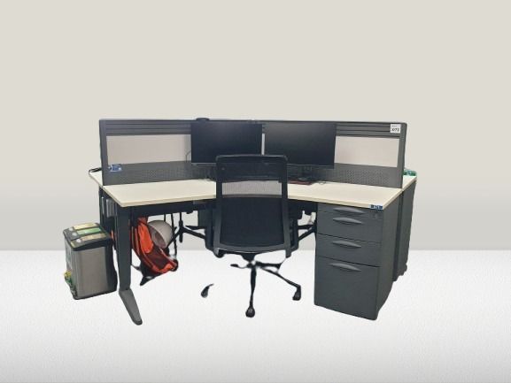 COMPUTER DESK / TABLE / WORKSTATION (Category: Office Furniture & Fixtures) located in Quezon City. Submitted by danielngdxb (Listing ID 1453388686, Image 1). Description: .
