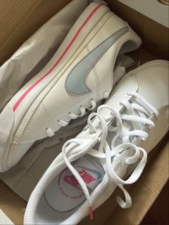 (Category: ) located in . Submitted by thewardrobereset (Listing ID 1453347272, Image 1). Description: .