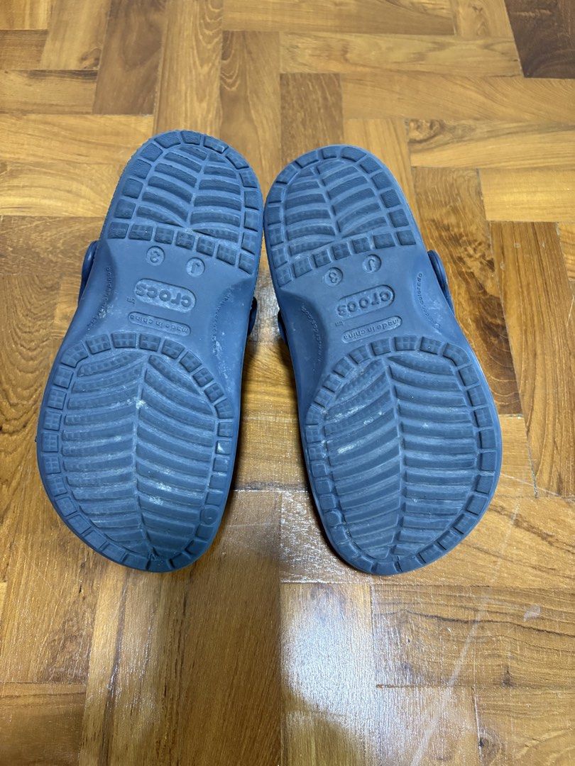 Crocs (Category: Babies & Kids Fashion) located in Singapore. Submitted by hskcaro (Listing ID 1453350591, Image 3). Description: Original Crocs. Size J3.