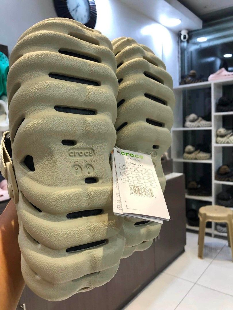 Crocs Echo Clog Sandal Beige (Category: Slippers & Slides) located in Cebu City. Submitted by madeskartegirl (Listing ID 1453305950, Image 3). Description: ORIGINAL FACTORY PULL OUT AVAILABLE FOR MEN AND WOMEN 😍 COMPLETE INCLUSIONS ✅ Hanger✅ Tag✅ Sealed ziplock✅ Crocsbag✅ Location : Cebu city WE SHIP NATIONWIDE Brand new beige Crocs Echo Clogs - Unique, chunky design - Adjustable strap (wear up or down) - Ultimate comfort and style - Perfect for