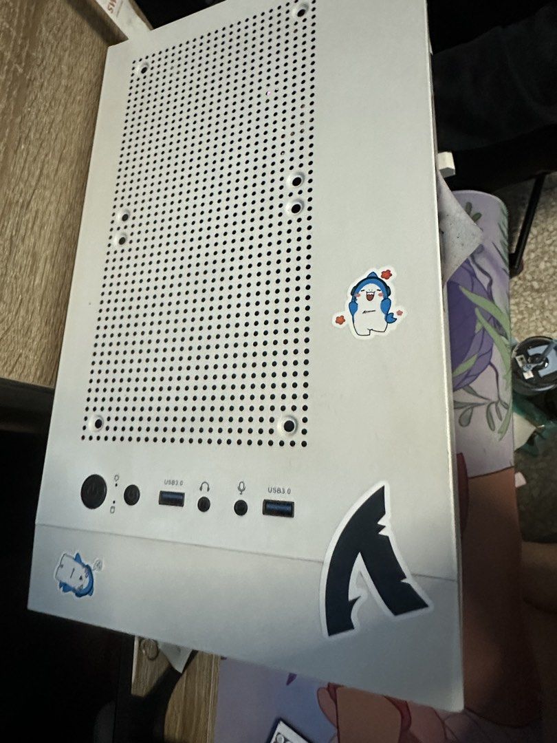 Custom built gaming pc (Category: Desktops) located in Singapore. Submitted by lanapenplus (Listing ID 1453411021, Image 1). Description: RTX 2060 Amd ryzen 5 3500x 16gb ram Lexar 500Gb ssd Will clean and remove all stickers before handing it over val 200+ fps constant Cs2 180-250fps constant Xmp enabled Motherboard just changed last year december graphics card and cpu all check by my personal technician Plug and play all cables provided able to 