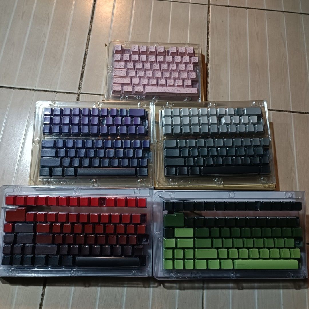 Custom Mechanical Keyboard Keycaps Set - Various Colors (Category: Computer Keyboard) located in Quezon City. Submitted by gabrielc44587 (Listing ID 1453428138, Image 2). Description: Side Engraved keycaps PBT/OEM Double Shot Gradient keycaps 136 keys for Mechanical Keyboard Available colors: •Grey Gradient •Pink •Violet Gradient •Black & Red Gradient •Gradient Green What you See is What you Get ₱470/set 📍Pick-up / Meet-up: QC/Visayas Ave/Mindan