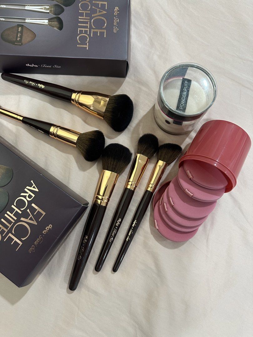 Dala x Toni Face Architect Brush Set (First Release) w/ Freebies (Category: Makeup) located in Subic. Submitted by glowupfinds (Listing ID 1453264477, Image 2). Description: Dala x Toni Face Architect Brush Set (First Release) w/ Freebies - Jumbo Buffer Brush - Conceal & Perfect Duo Brush - Master Blend Face Brush - Precision Focus Brush - Precision Blush Brush NOTE: Dala x Toni puff and sponge not included FREEBIES: - Mange Powder Puff, 3 pcs (n