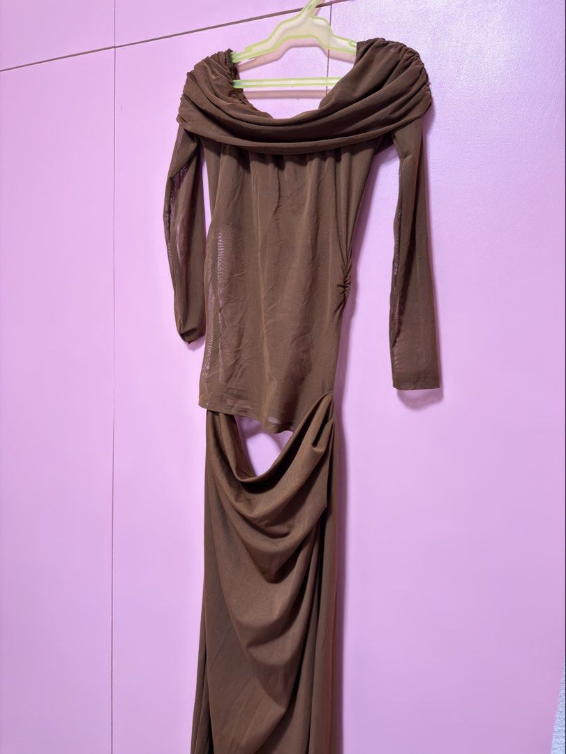 Decluttering Dress (Category: Dresses) located in Manila. Submitted by wildfire.f1b8ae (Listing ID 1453398332, Image 2). Description: Used once. Size M off-shoulder dress. Brown color. From Tiktok Shop (profitguru)..