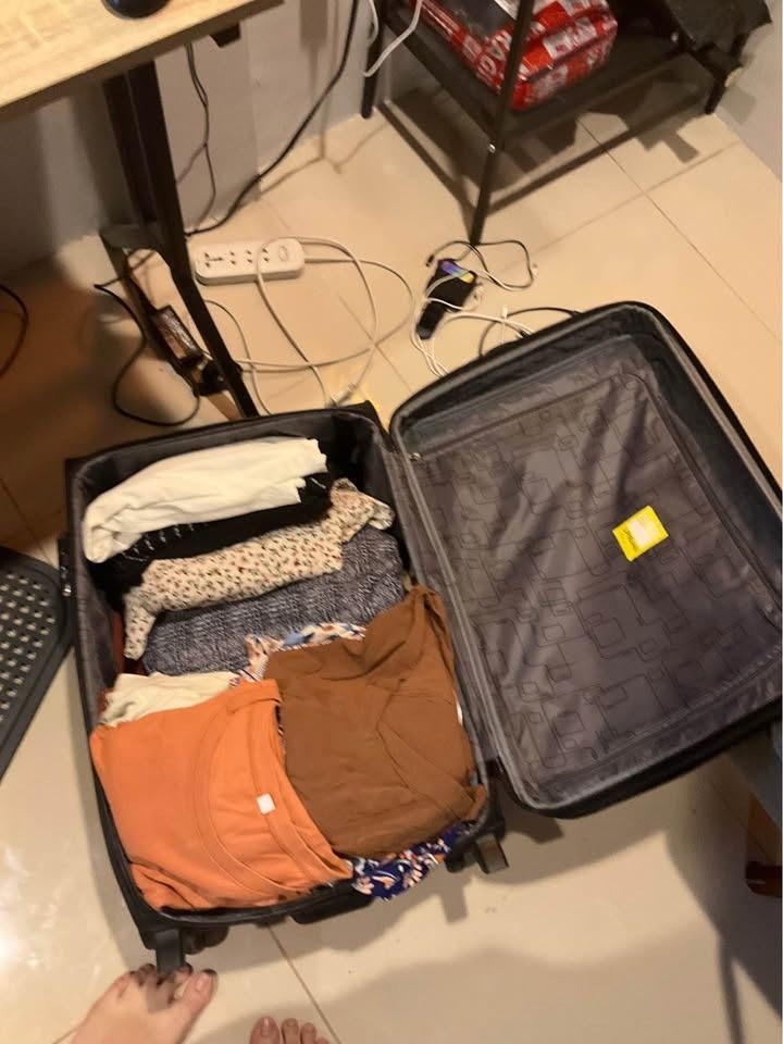 Decluttering Womens/Mens Clothing (Category: Activewear) located in Manila. Submitted by mazzinisa75881 (Listing ID 1453424123, Image 2). Description: Rolling Bag with full of decluttered clothes.