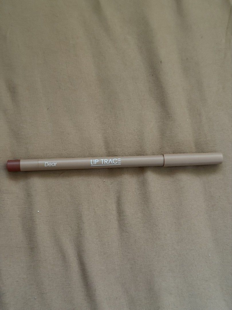 Detail Cosmetics Lip Trace Lip Liner (Dear) (Category: Makeup) located in Mandaluyong City. Submitted by _jdeclutters (Listing ID 1453306334, Image 2). Description: Swatched once.