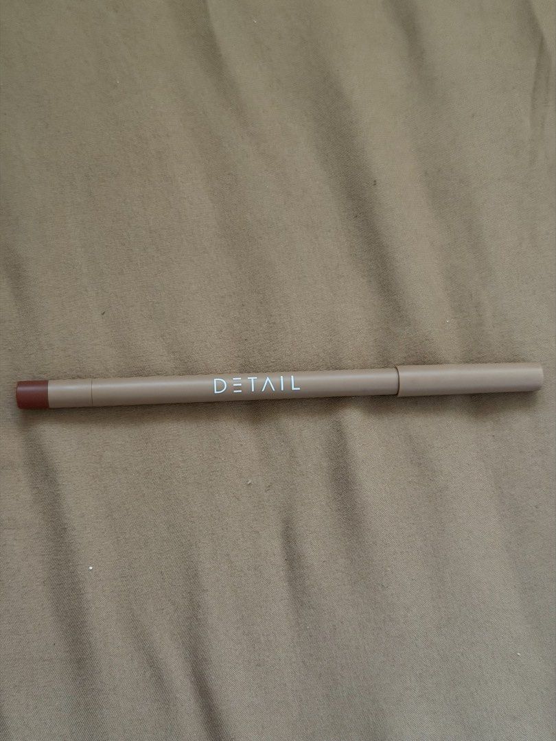 Detail Cosmetics Lip Trace Lip Liner (Dear) (Category: Makeup) located in Mandaluyong City. Submitted by _jdeclutters (Listing ID 1453306334, Image 1). Description: Swatched once.