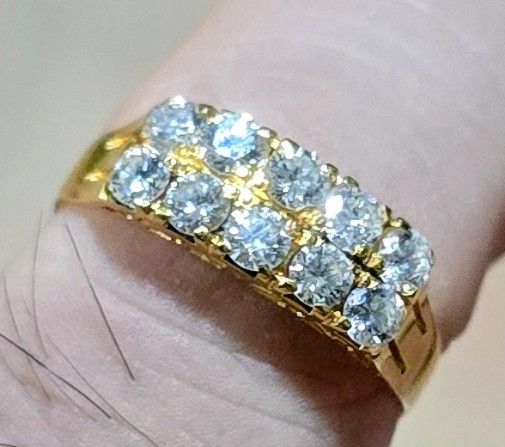 Diamond ring (Category: Rings) located in Singapore. Submitted by Bisschamp (Listing ID 1453360992, Image 3). Description: Sparking 18k gold ring with 10 diamonds. Elegant paranakan design..