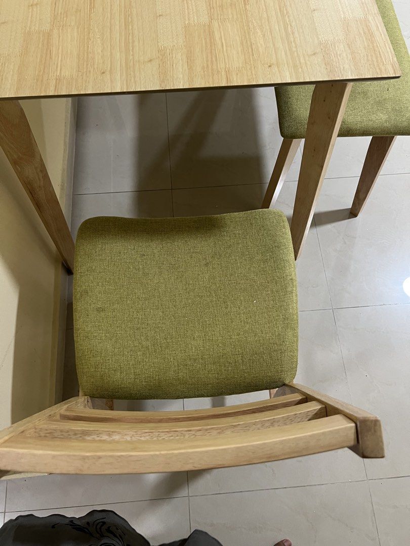 Dining table (Category: Tables & Sets) located in Singapore. Submitted by hihihihi.925 (Listing ID 1453372812, Image 2). Description: Price negotiable.