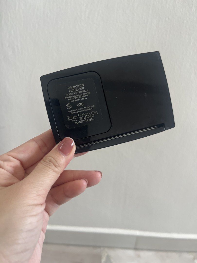 Dior Compact Case (Category: Makeup) located in Singapore. Submitted by little-juju (Listing ID 1453257534, Image 2). Description: - Refillable - selling just the casing .