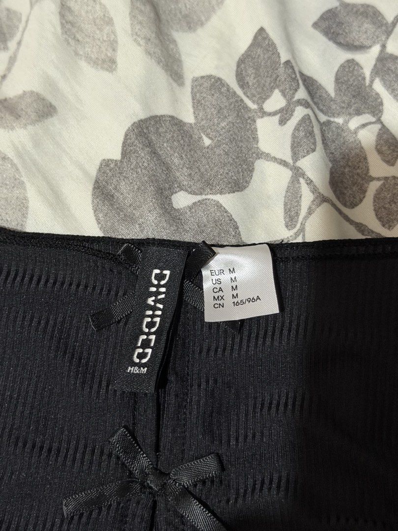 DIVIDED H&M Ribbed Long Sleeve Top with Bows (Category: Longsleeves) located in Taytay. Submitted by cloudy_20 (Listing ID 1453378080, Image 3). Description: Comfy grey ribbed long sleeve top from H&M Divided. Features cute front bows and lettuce hem sleeves. Stretchy material..