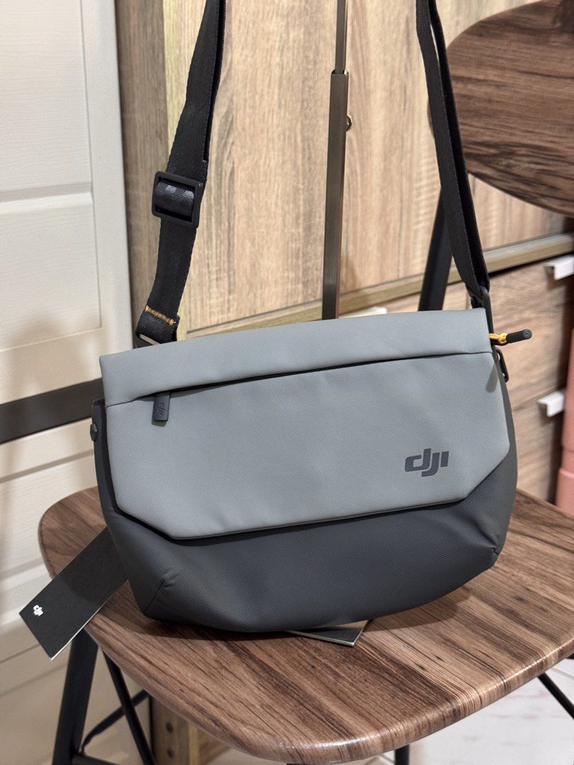 DJI - Compact Shoulder Bag for Osmo Action/OM (Category: Video Cameras) located in Cabuyao City. Submitted by _streetflavor (Listing ID 1453325393, Image 2). Description: DJI - Compact Shoulder Bag for Osmo Action/OM As new -780 pesos Dm.