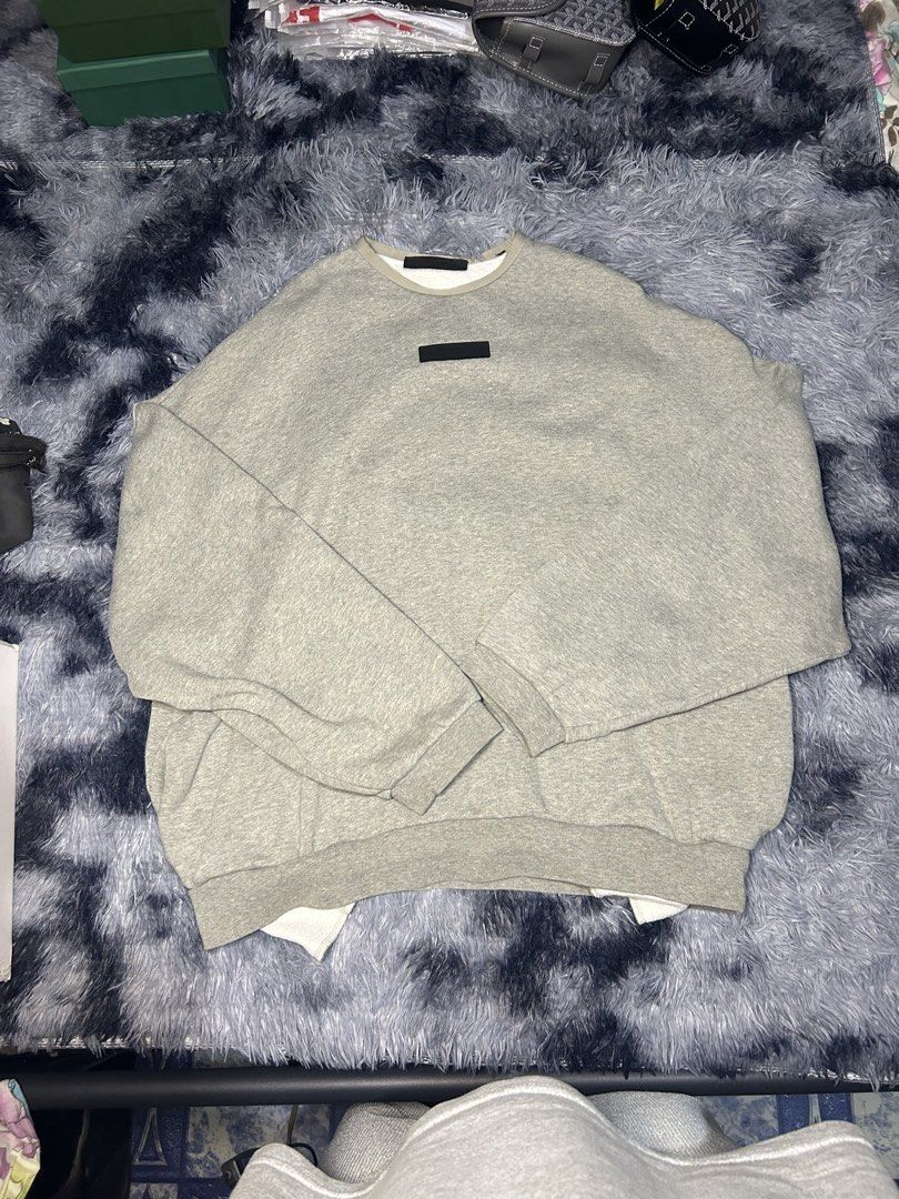 FEAR OF GOD ESSENTIALS (Category: Hoodies) located in Nagcarlan. Submitted by puffnpass.ph (Listing ID 1453344635, Image 1). Description: MAY BULSA YAN PARANG HOODIE GOOD AS NEW SIZE LARGE.