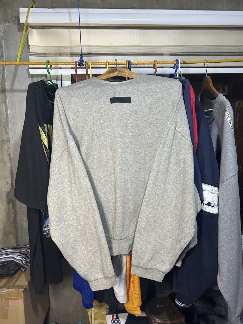 FEAR OF GOD ESSENTIALS (Category: Hoodies) located in Nagcarlan. Submitted by puffnpass.ph (Listing ID 1453344635, Image 2). Description: MAY BULSA YAN PARANG HOODIE GOOD AS NEW SIZE LARGE.
