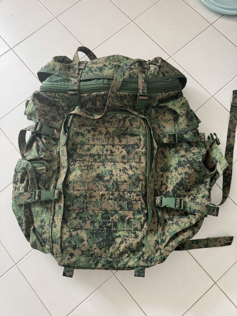 Field backpack (Category: Hiking & Camping) located in Singapore. Submitted by maximus.han.9 (Listing ID 1453329784, Image 1). Description: .