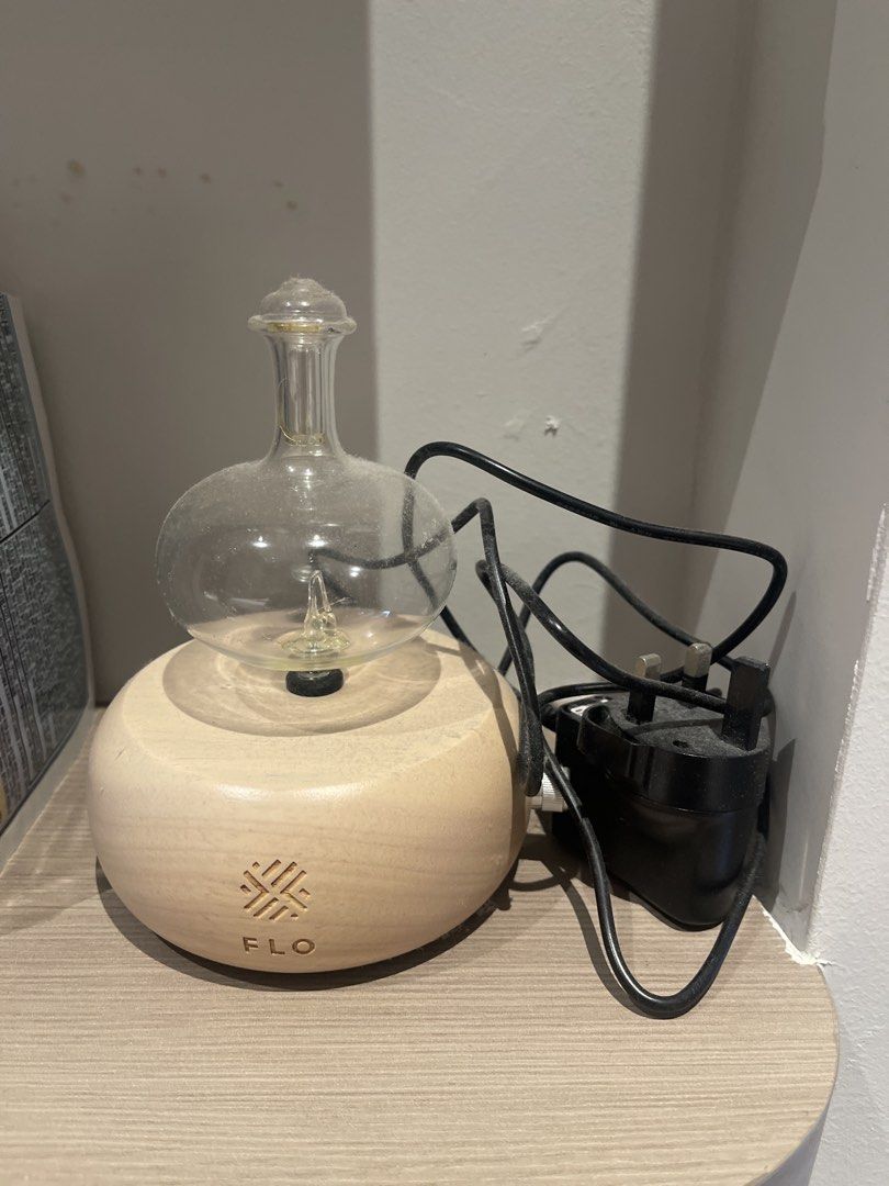 Flo Diffuser (Category: Home Fragrance) located in Singapore. Submitted by vincent.goh.3950 (Listing ID 1453331429, Image 1). Description: Only used once. .