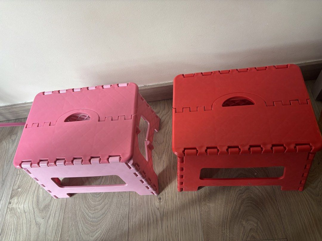 Foldable Stools (Category: Chairs) located in Singapore. Submitted by minimalistave (Listing ID 1453396136, Image 1). Description: 3 red 2 pink.