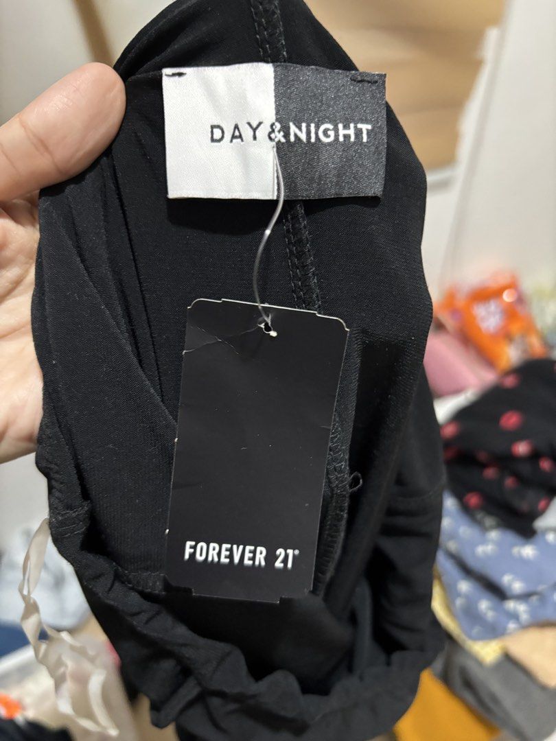 Forever21 black party dress (Category: Dresses) located in Mabalacat. Submitted by cadyluuuck (Listing ID 1453290821, Image 2). Description: Brand new. With side slit. .