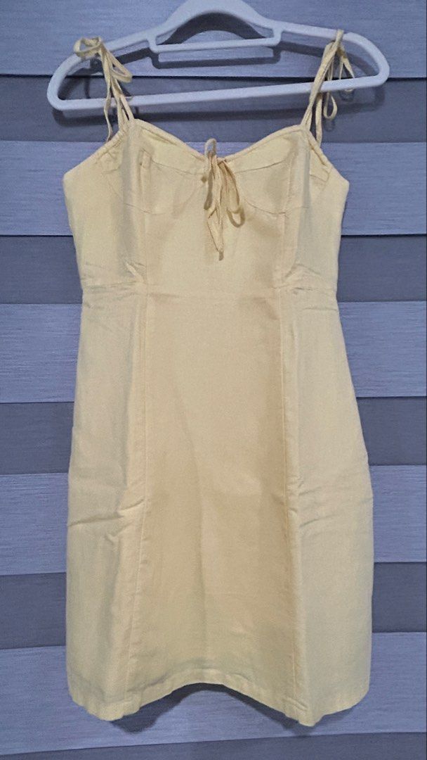 Forever 21 Yellow Tie Front Mini Dress (Category: Dresses) located in Caloocan City. Submitted by kmlghr (Listing ID 1453384910, Image 2). Description: Forever 21 Cute yellow mini dress Tie front detail, adjustable tie straps, side zip closure Size S .