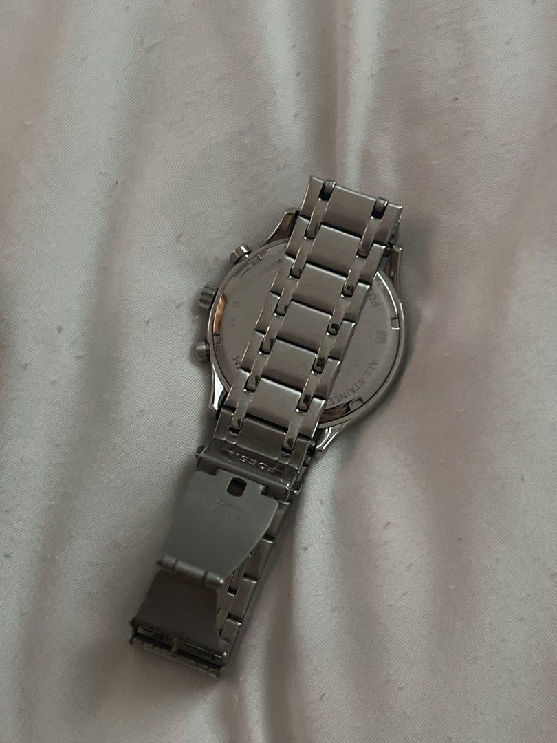 Fossil Men's Stainless Steel Watch (Category: Men's Watches) located in Calamba. Submitted by cdcloset26 (Listing ID 1453335286, Image 2). Description: - Classic Fossil chronograph watch - Black dial - Stainless steel band and casing - Features sub-dials for chronograph function - Roman numeral at the 12 o'clock position - Water resistant - Versatile for both casual and formal wear.
