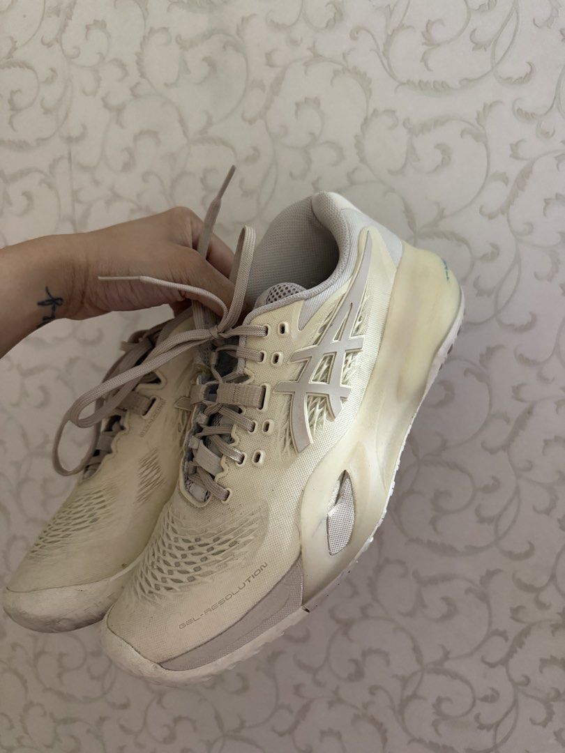 GEL RESOLUTION X (Category: Casual Shoes) located in Las Pinas. Submitted by ebesarabia (Listing ID 1453258636, Image 1). Description: WOMENS US 8 needs cleaning lang but used less than 6x Used for tennis (can be used sa picklebal too) .