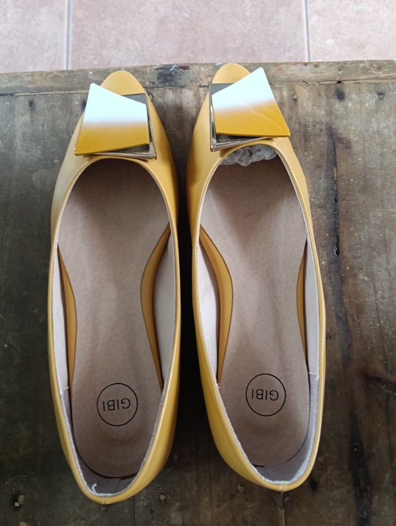 Gibi and Figlia shoes Take All (Category: Dress Shoes) located in Quezon City. Submitted by simpyirresistable (Listing ID 1453245504, Image 2). Description: used only 3x during events size 37 like new.