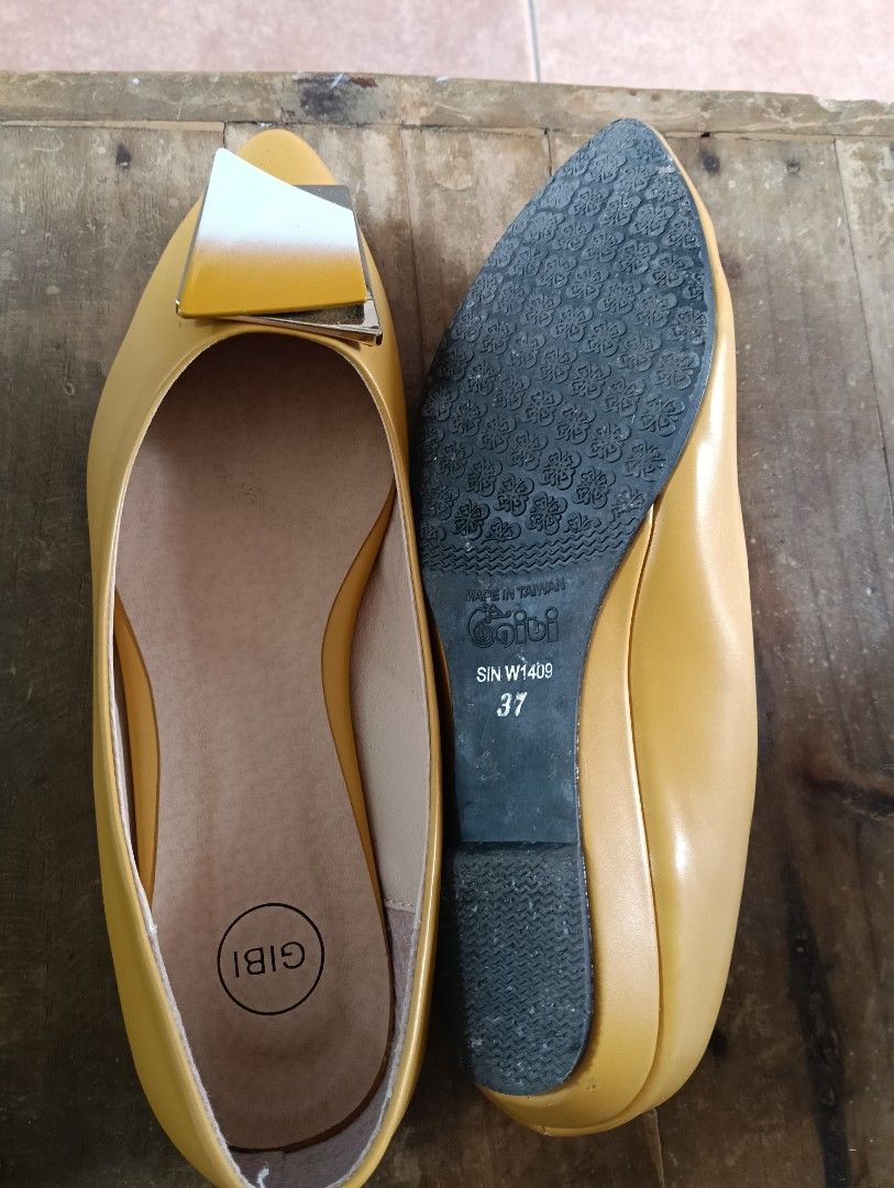 Gibi and Figlia shoes Take All (Category: Dress Shoes) located in Quezon City. Submitted by simpyirresistable (Listing ID 1453245504, Image 3). Description: used only 3x during events size 37 like new.