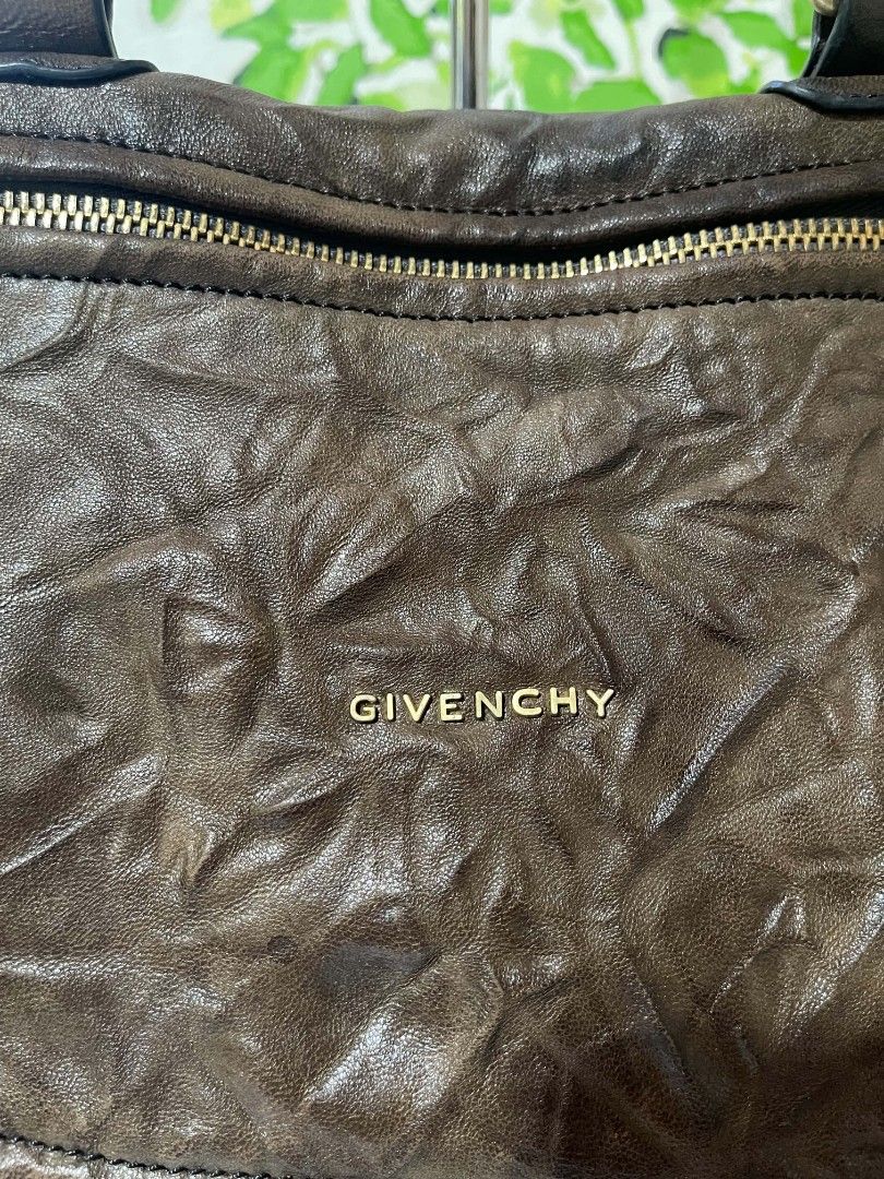 Givenchy pandora (Category: Luxury Bags & Wallets) located in Naawan. Submitted by twillycalledprelovedbags (Listing ID 1453271193, Image 2). Description: missing sling, ykk zipper.