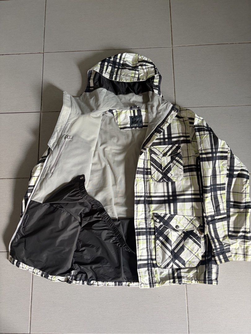 GORPCORE JACKET (Category: Activewear) located in Kulim. Submitted by suckers213 (Listing ID 1453303070, Image 2). Description: DETAIL DM!!!.