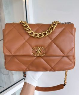 (Category: ) located in . Submitted by luxfashionz (Listing ID 1453364382, Image 1). Description: .