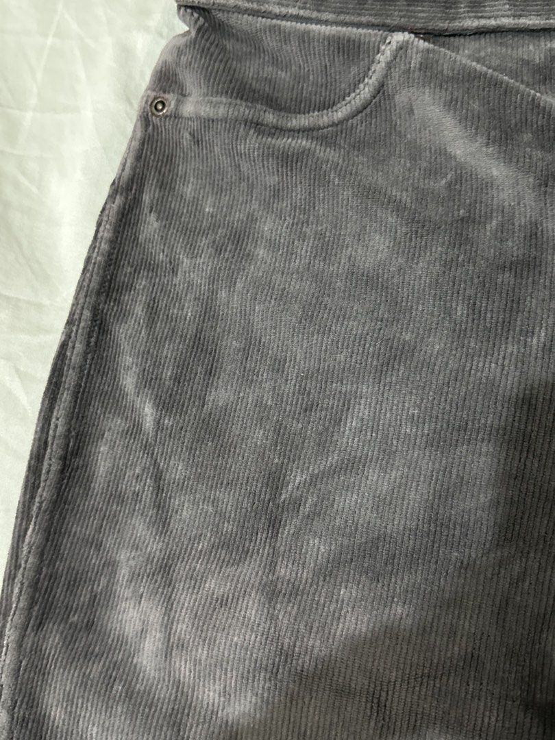 HUE Grey Velvet Stretchy Pants (high quality) (Category: Other Bottoms) located in Pasig City. Submitted by polyhedra_ (Listing ID 1453345073, Image 3). Description: - Comfy grey velvet leggings - Stretchy waistband for a great fit - Soft material feel - Perfect for lounging or casual wear - A versatile addition to your wardrobe Pre-loved clothes available for sale 💗 RFS: Decluttering. All items in my shop are imported or have been bought abroad