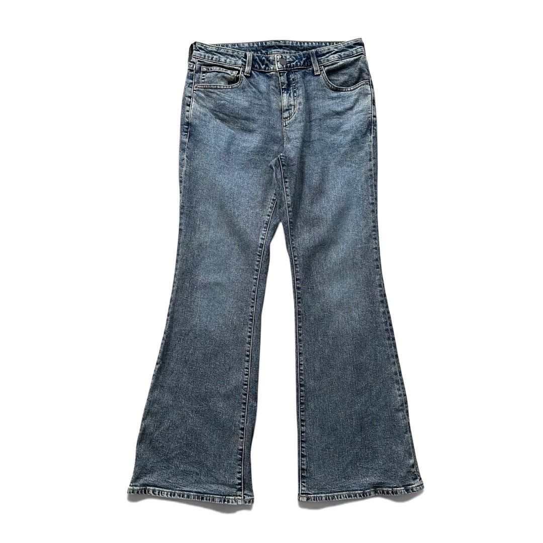 GU Flare Denim pants (Category: Jeans) located in Binan City. Submitted by jotlog (Listing ID 1453414741, Image 1). Description: Waistline:31-33 Length: 40 Leg opening:11 . Condition: 10/10 . Check pics for the details & condition of the item . Disclaimer: -Not affiliated with listed brands. All rights belong to their owners..