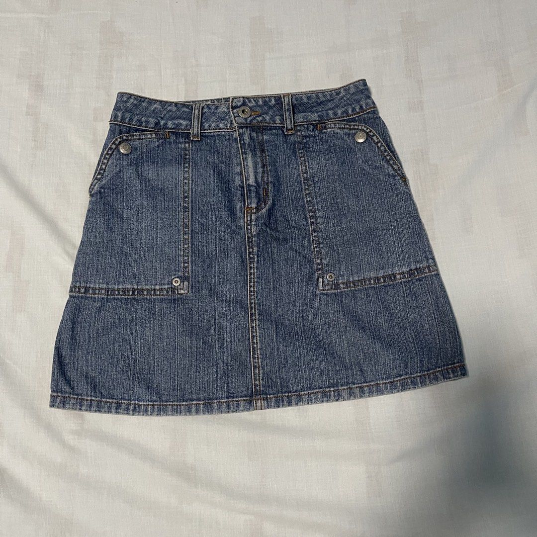 Guess Denim Skirt (Category: Skirts) located in San Ildefonso. Submitted by rgdeclutters (Listing ID 1453307800, Image 3). Description: L 15.5" W 26-27".