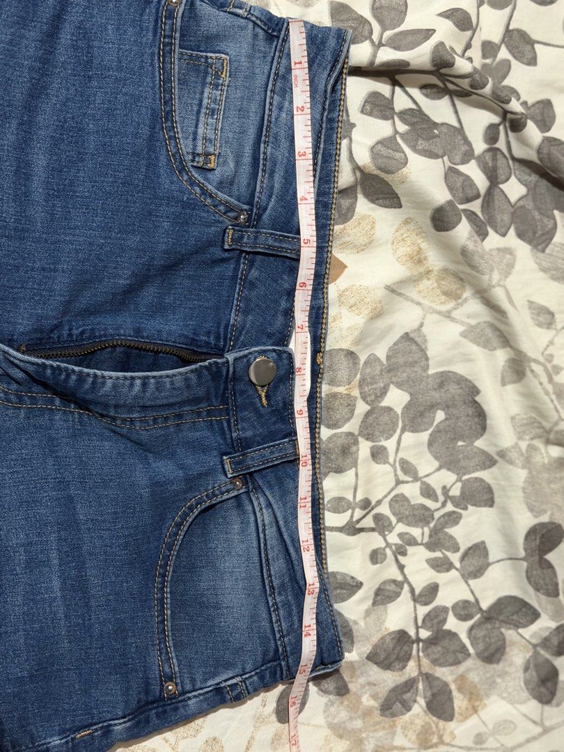 H&M Blue Denim High-Waisted Shorts (Category: Shorts) located in Taytay. Submitted by cloudy_20 (Listing ID 1453378079, Image 3). Description: H&M blue denim shorts, US 8. High-waisted, cuffed hem, five pockets. Perfect for casual outfits..