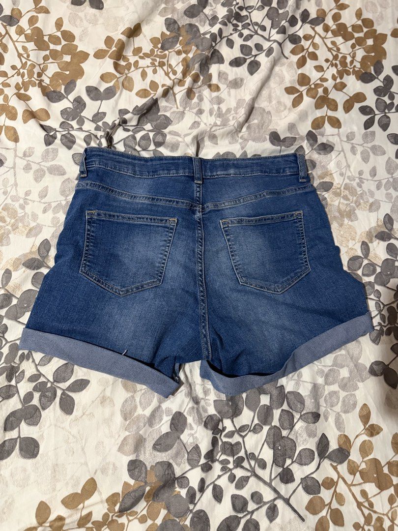 H&M Blue Denim High-Waisted Shorts (Category: Shorts) located in Taytay. Submitted by cloudy_20 (Listing ID 1453378079, Image 2). Description: H&M blue denim shorts, US 8. High-waisted, cuffed hem, five pockets. Perfect for casual outfits..