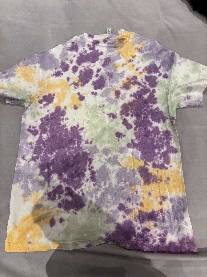 H&M Tie-Dye T-Shirt (Category: Tshirts & Polo Shirts ) located in Quezon City. Submitted by digo_bengzon (Listing ID 1453288414, Image 2). Description: - Brand: H&M - Style: Tie-dye T-shirt - Colors: Purple, green, and yellow splashes - Features: Short sleeves, crew neck - Estimated Size: Medium (M) - Condition: Great for casual wear - Design: Unique pattern on both front and back.