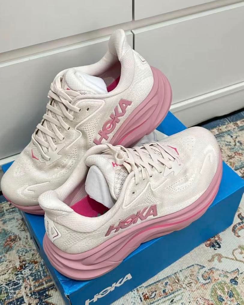Hoka Clifton 10 Rose Cream (Category: Sneakers) located in Manila. Submitted by ddg_s (Listing ID 1453424083, Image 3). Description: Hoka Clifton 10 Rose Cream •Auth Quality • W Box •What you see is what you get •Made in vietnam SIZE: 35/ 36/37/38/39/40 ₱3200📩 📍J&T 📍LALAMOVE ✅Payment first .