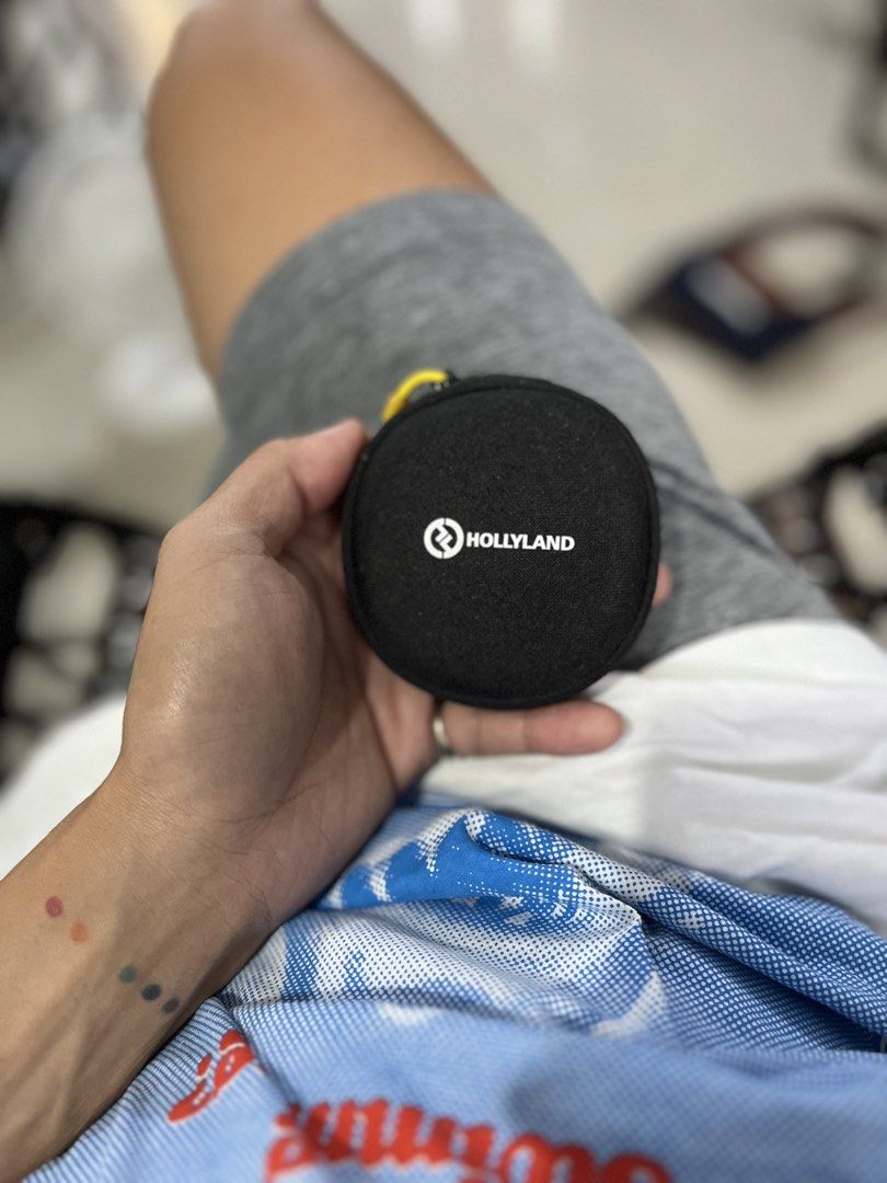 HOLLYLAND LARK C1 Wireless Mic (SOLO) (Category: Microphones) located in Reina Mercedes. Submitted by beyondthebagsph (Listing ID 1453427254, Image 1). Description: FOR SALE ‼️ Hollyland Lark C1 SOLO (Wireless Mic) For iOS (iPhone) Like new, hindi masyadong nagamit Orig/Bnew Price: 2,280 Selling for 1,500 Pang content niyo po Matagal malowbatt DM to purchase 📥.
