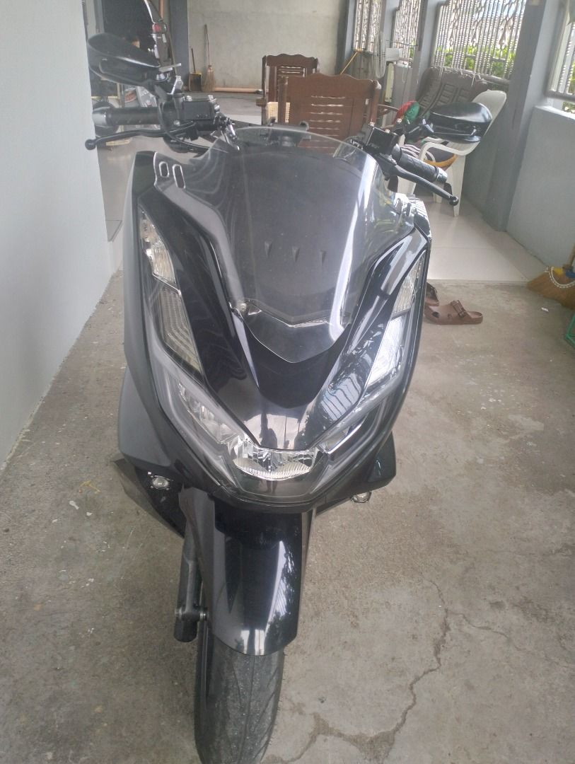 Honda PCX 160 Motorcycle - Black (Category: Motorbikes for Sale) located in Floridablanca. Submitted by joshuabondoc (Listing ID 1453236799, Image 3). Description: Selling my black Honda PCX 160. It has a custom gold shock absorber and a carbon fiber exhaust cover. 20k mileage second owner.