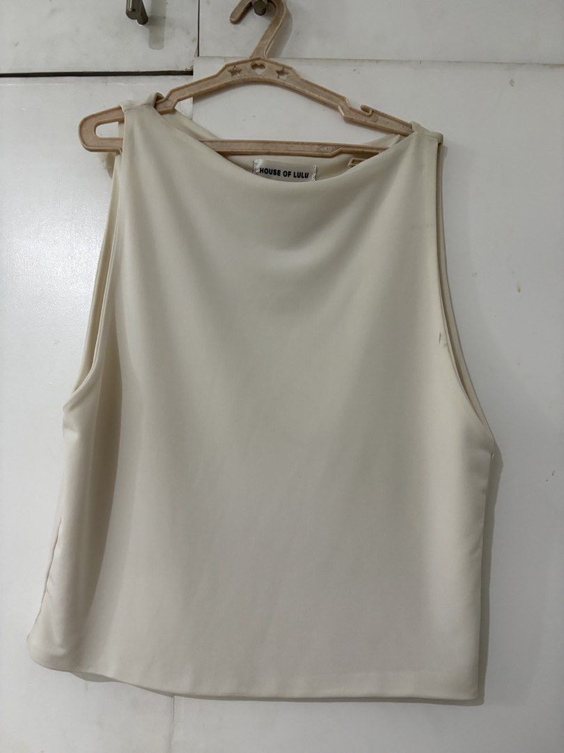 House of Lulu Bundle (Category: Sleeveless) located in Quezon City. Submitted by heyitsbianca (Listing ID 1453287705, Image 3). Description: House of Lulu Crop tops. Size M-L (White Green, Gray) Message me for more pics. RFS: Decluttering.