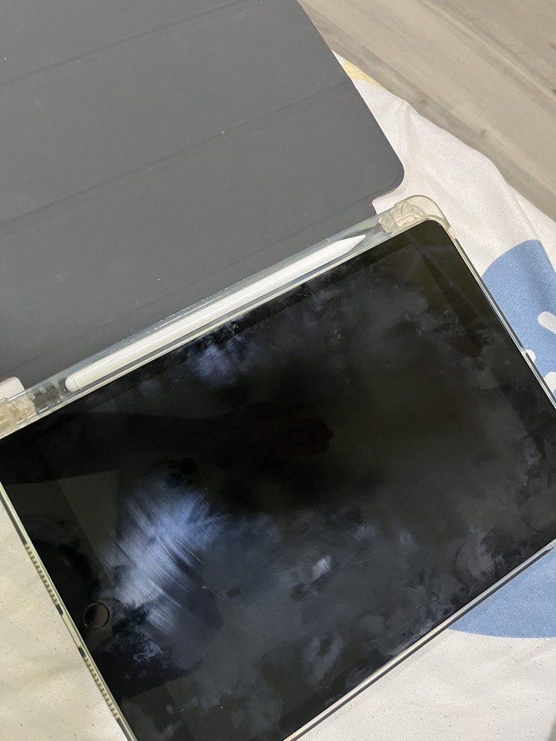 iPad 9th Generation (Category: iPad) located in Kota Kinabalu. Submitted by ezzaazra (Listing ID 1453406775, Image 3). Description: can dm for nego.