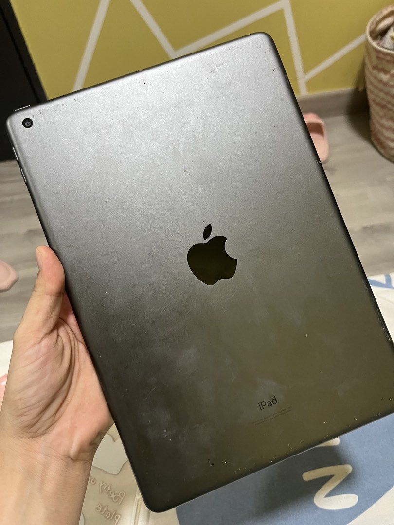 iPad 9th Generation (Category: iPad) located in Kota Kinabalu. Submitted by ezzaazra (Listing ID 1453406775, Image 2). Description: can dm for nego.